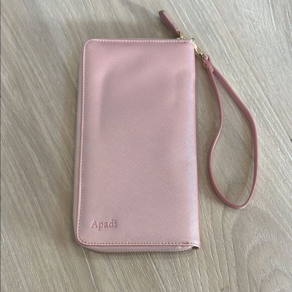 NEW Without Tags, Apadi Pink Women's RFID Wristlet Passport Wallet - Picture 1 of 4